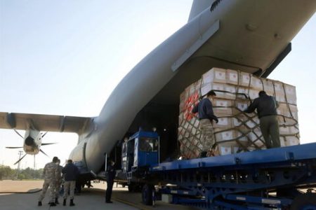 ۶ هزار تن مواد اولیه تولید داروی کرونا به گمرک فرودگاه امام(ره) وارد شد