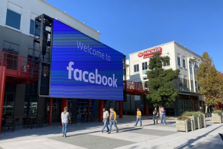 فیس‌بوک بازگشت کارمندان به دفاتر را به تاخیر انداخت