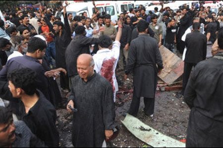 وقوع انفجار مهیب در جمع عزاداران حسینی در پاکستان / ۲۵ نفر زخمی شدند