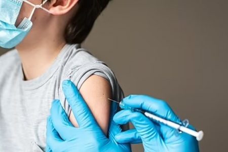 واکسیناسیون کودکان ۵ تا ۱۱ ساله هایی که سابقه بیماری دارند