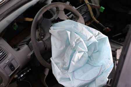 ایران خودرو: باز شدن کیسه هوا به شرایط برخورد بستگی دارد